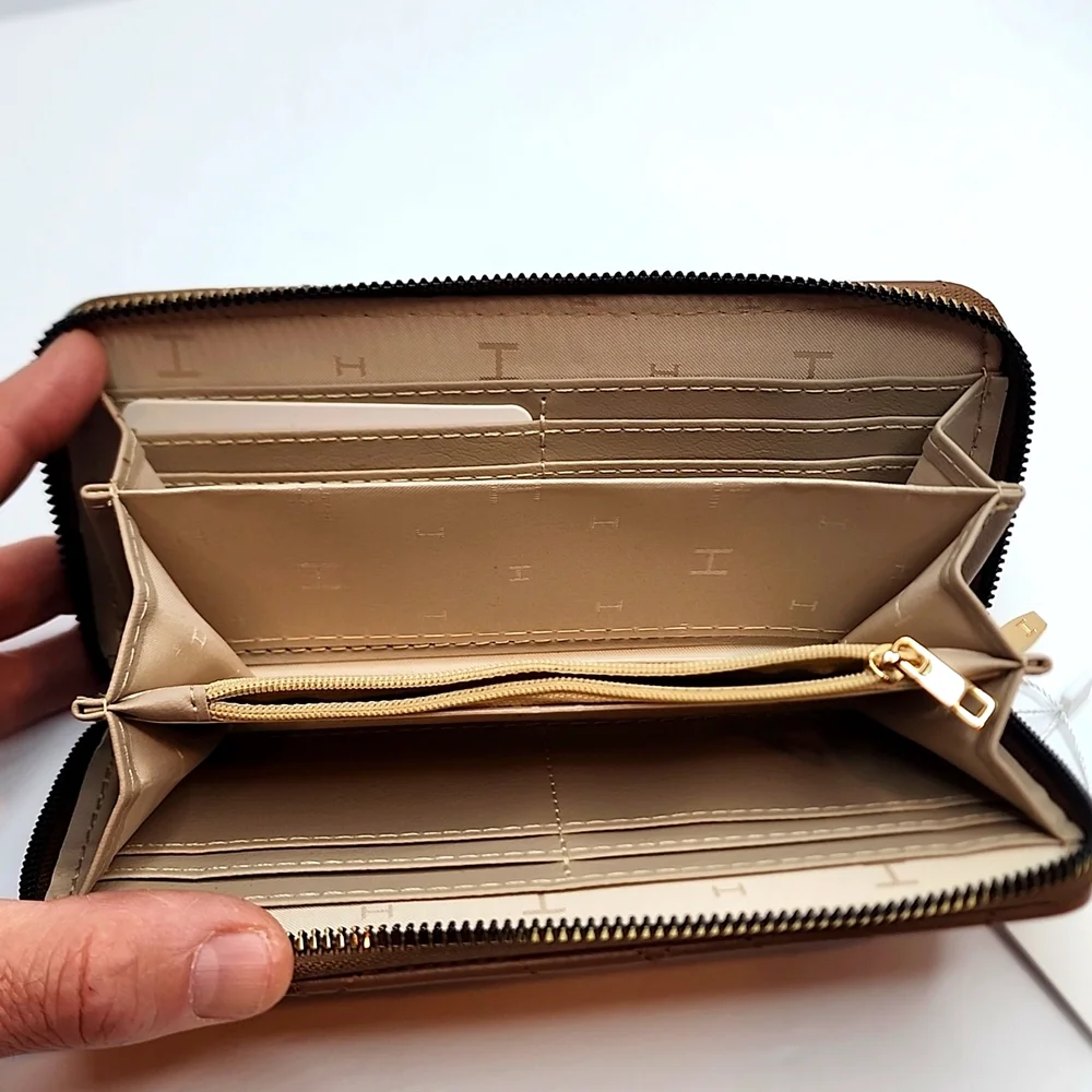 HALSTON WOMEN'S WALLET, CAMEL COLOR WITH ZIPPER